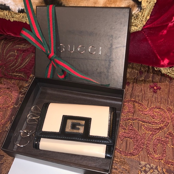 Gucci Handbags - Authentic Gucci logo card & keys holder